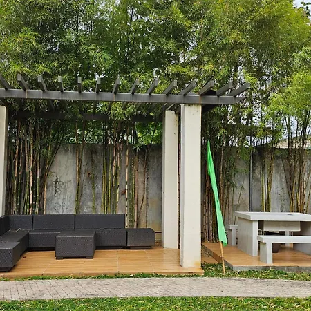 One-Bedroom And Studio Apartment Near Sm City , It Park And Ayala Mall - No Parking At Bamboo Bay Community